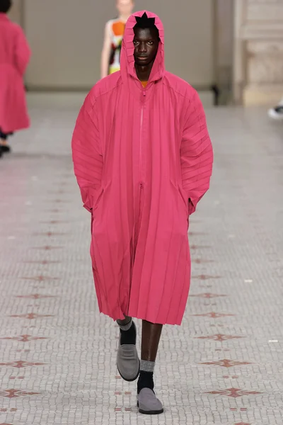 Look 28